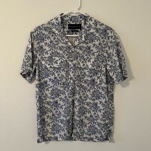 Abercrombie & Fitch Floral Print Short Sleeve Button-Up Men’s Size XS